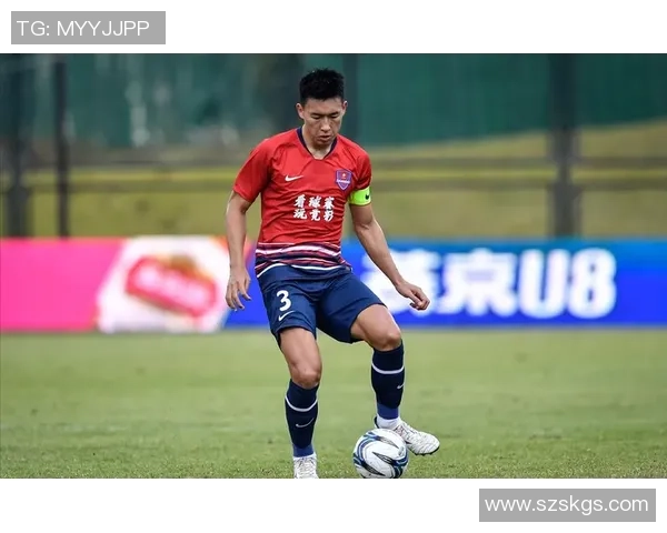 重庆足球队的灵活战术揭秘与球员风采展示 重庆足球队的灵活战术揭秘与球员风采展示